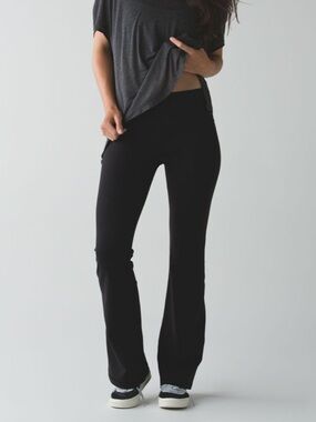 Lululemon Groove Pant III Full-On Luon Black Size 6 OG Flare
